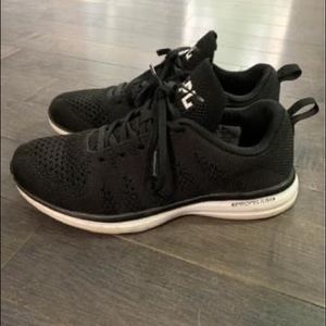 Women’s APL TechLoom Pro Sneakers Size 8